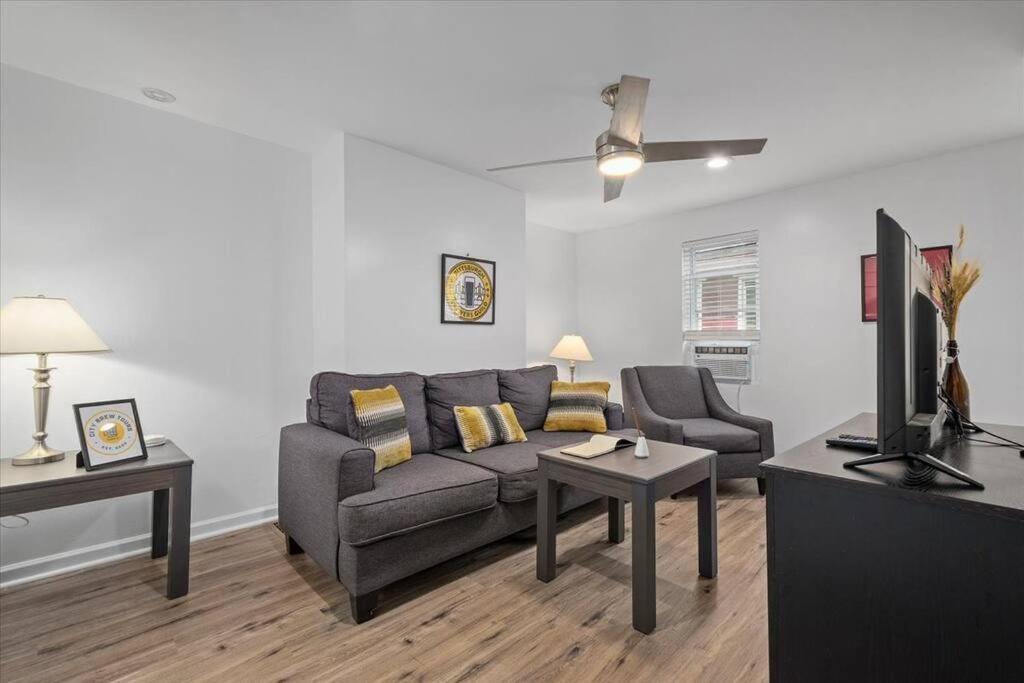 Apartamento East Allegheny Driveway Parking Pittsburgh